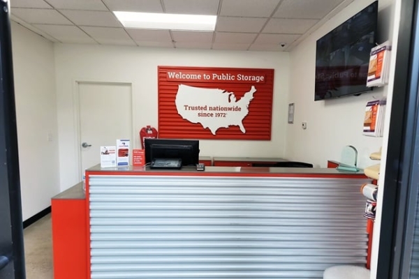 Facility photo: //images.sparefoot.com/medium/214291688e0f48b29d7.jpg