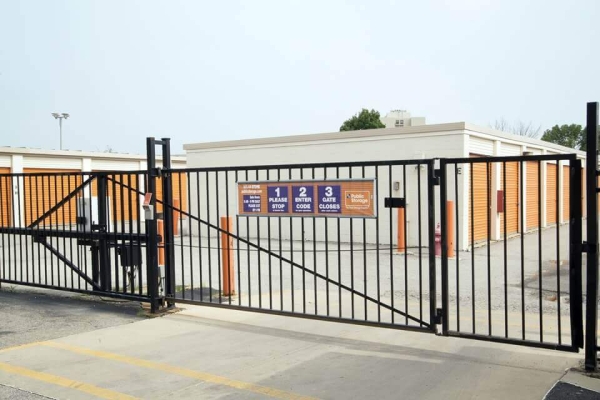 Storage Units at Public Storage - Joliet - 2626 W Jefferson Street - 2626 W Jefferson Street