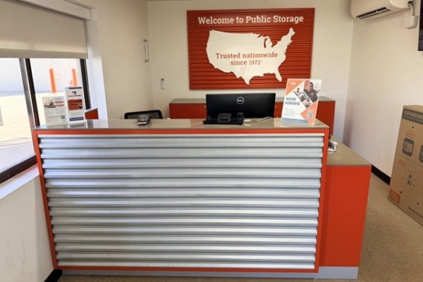 Facility photo: //images.sparefoot.com/medium/2142946a1c37671925b.jpg