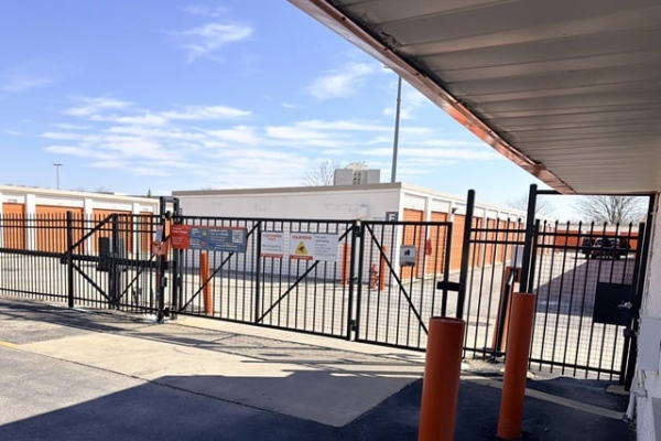 Facility photo: //images.sparefoot.com/medium/2142946a1c3767d98b5.jpg