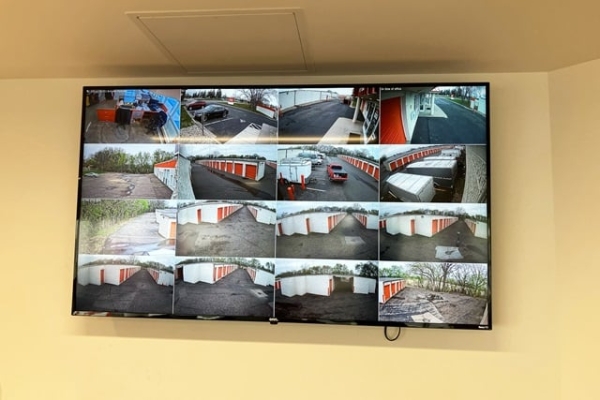 Facility photo: //images.sparefoot.com/medium/214295690b5b7813b5e.jpg