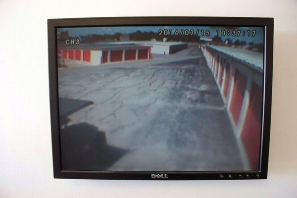 Facility photo: //images.sparefoot.com/medium/214298693c2784d029c.jpg