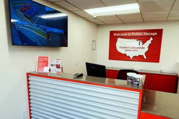 Facility photo: //images.sparefoot.com/medium/2142986941a0e8234f8.jpg