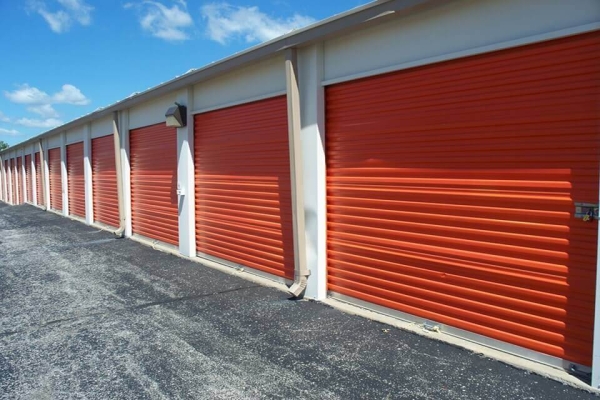 Facility photo: //images.sparefoot.com/medium/21429869f5f9fddf50f.jpg