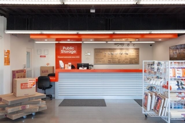 Facility photo: //images.sparefoot.com/medium/214299689f33c9a6151.jpg
