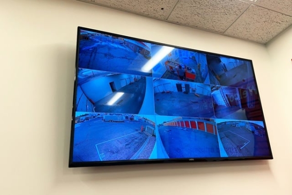 Facility photo: //images.sparefoot.com/medium/2143026880df625387e.jpg