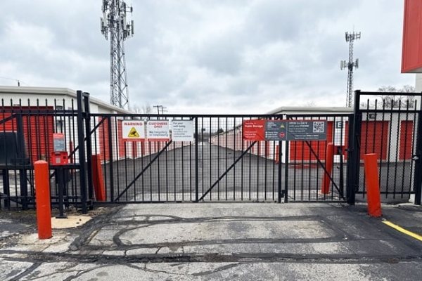 Facility photo: //images.sparefoot.com/medium/214303688382f37d321.jpg