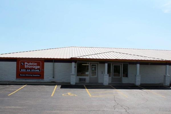 Facility photo: //images.sparefoot.com/medium/214304688382b82577e.jpg