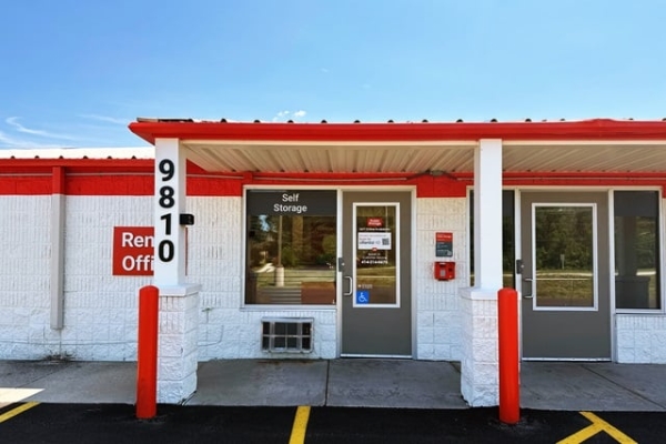 Facility photo: //images.sparefoot.com/medium/214304692c50e683f97.jpg