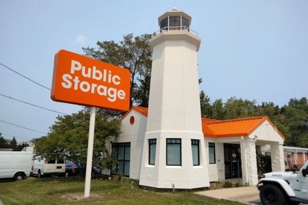 Facility photo: //images.sparefoot.com/medium/214311687b9c2a9237f.jpg