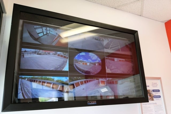 Facility photo: //images.sparefoot.com/medium/21431169f89bd837e04.jpg