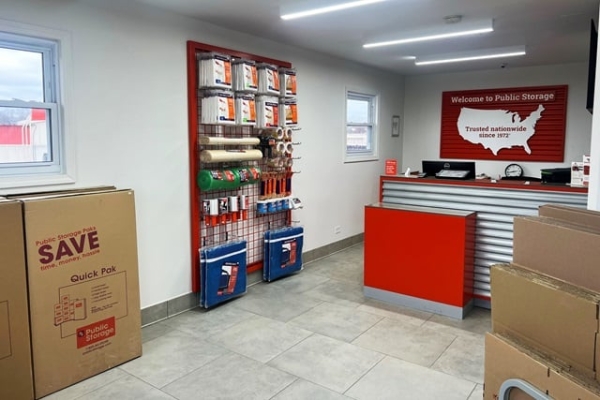 Facility photo: //images.sparefoot.com/medium/214312687e3c85735d2.jpg