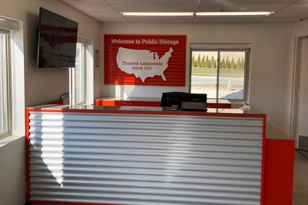 Facility photo: //images.sparefoot.com/medium/214315694954cc50e37.jpg