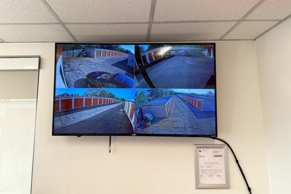 Facility photo: //images.sparefoot.com/medium/21431668a08423eed11.jpg