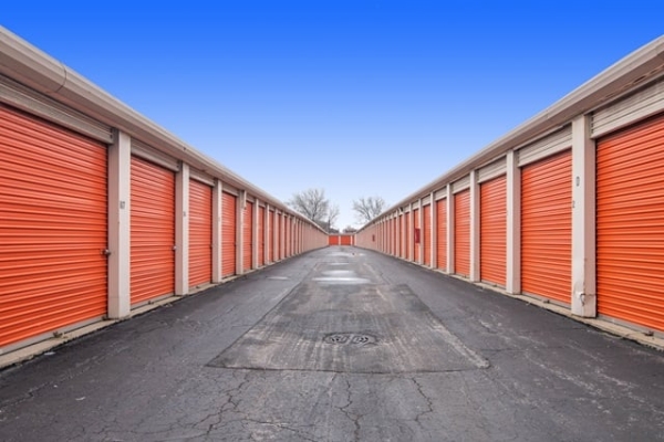 Facility photo: //images.sparefoot.com/medium/2143176877a5da2e882.jpg