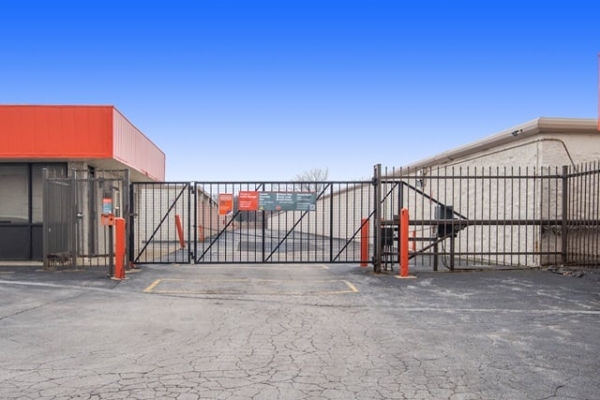 Facility photo: //images.sparefoot.com/medium/2143176877a5dc4f7c8.jpg