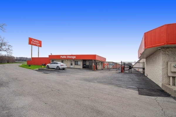 Facility photo: //images.sparefoot.com/medium/214317690768c69f0d5.jpg