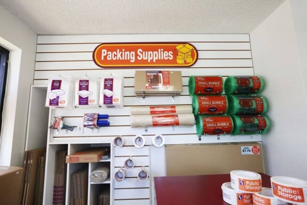 Facility photo: //images.sparefoot.com/medium/214319688e111a2118a.jpg