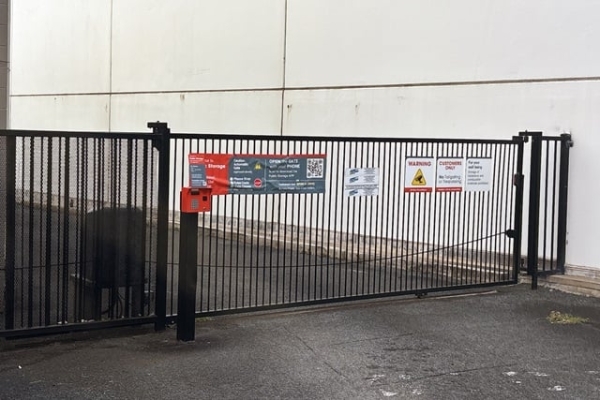 Facility photo: //images.sparefoot.com/medium/214319690a0c148517c.jpg