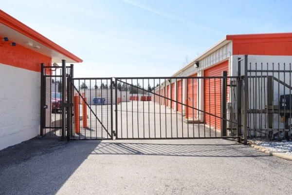 Facility photo: //images.sparefoot.com/medium/2143216877a58c9772d.jpg