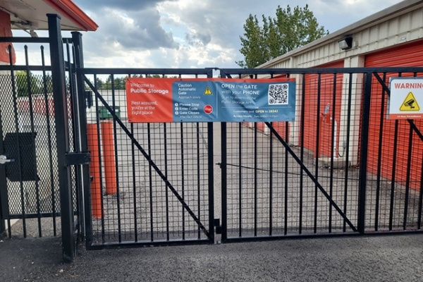Facility photo: //images.sparefoot.com/medium/21432168e7b589d657e.jpg