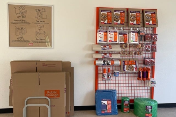 Facility photo: //images.sparefoot.com/medium/214322693ad3d4638ef.jpg