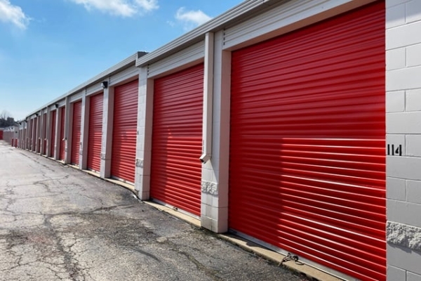 Facility photo: //images.sparefoot.com/medium/214323688cbd938c77e.jpg