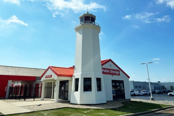 Facility photo: //images.sparefoot.com/medium/21432369f4aaa2a73cc.jpg