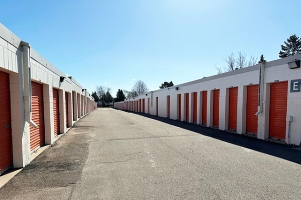 Facility photo: //images.sparefoot.com/medium/2143256910a489e563b.jpg