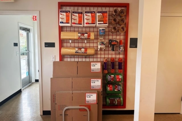 Facility photo: //images.sparefoot.com/medium/2143266991d43c9d497.jpg