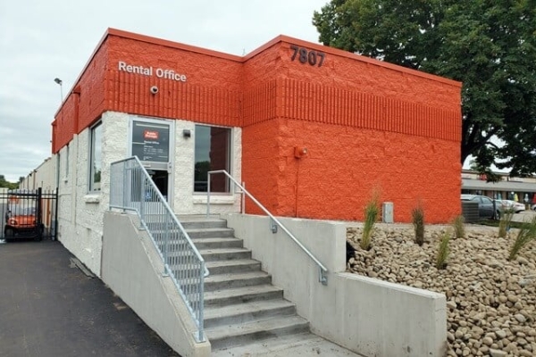 Facility photo: //images.sparefoot.com/medium/2143276877a5e85b371.jpg