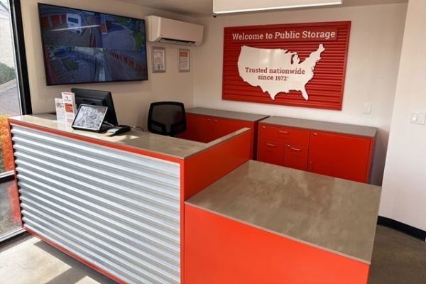 Facility photo: //images.sparefoot.com/medium/214328689f33a8ab90b.jpg