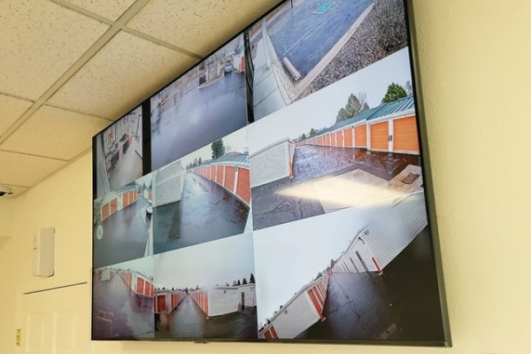 Facility photo: //images.sparefoot.com/medium/21433269f5fba30396f.jpg