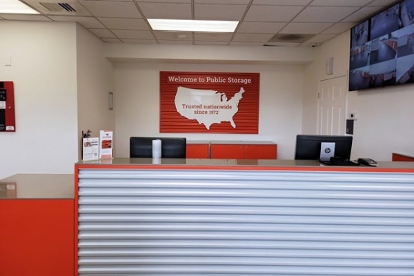 Facility photo: //images.sparefoot.com/medium/21433269f5fba4c041e.jpg