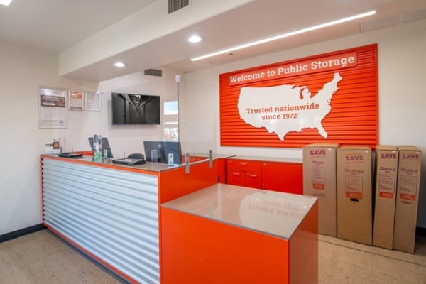 Facility photo: //images.sparefoot.com/medium/2143346923174ef41ba.jpg