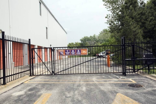 Storage Units at Public Storage - Buffalo Grove - 555 E Aptakisic Road - 555 E Aptakisic Road