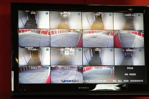 Facility photo: //images.sparefoot.com/medium/2143396942baf8c26bb.jpg