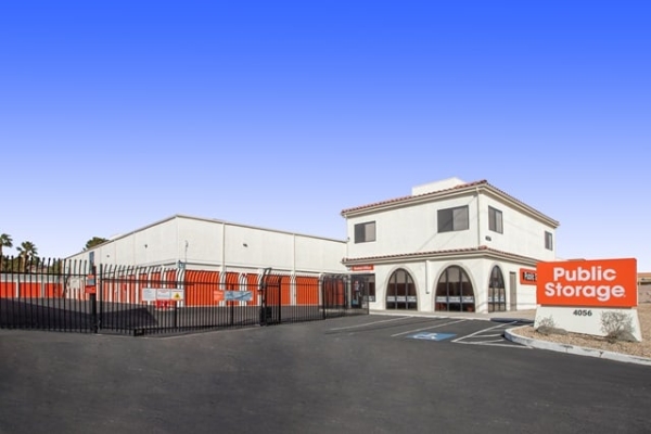 Facility photo: //images.sparefoot.com/medium/21434069ff347054a3b.jpg