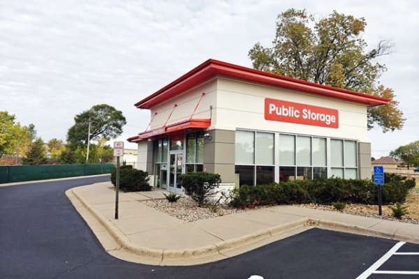 Facility photo: //images.sparefoot.com/medium/214341687b9c08d8156.jpg