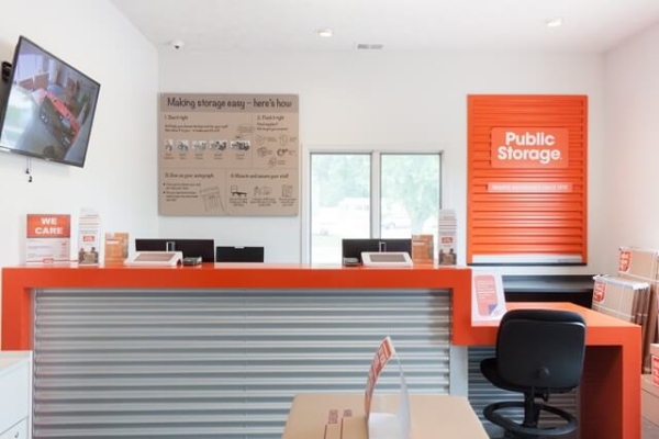 Facility photo: //images.sparefoot.com/medium/21434369f4a9d1799a1.jpg