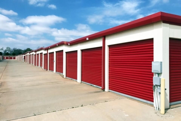 Facility photo: //images.sparefoot.com/medium/214344688b6c667213a.jpg