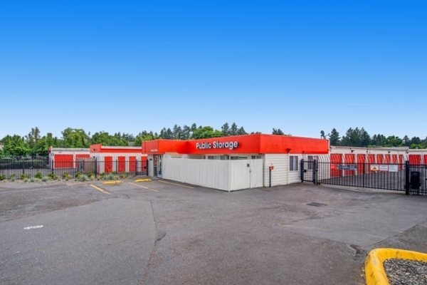 Facility photo: //images.sparefoot.com/medium/214349687b9cd98d28f.jpg