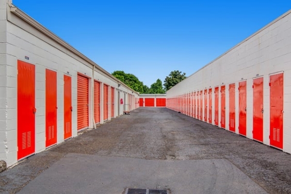 Storage Units at Public Storage - Gresham - 2190 NW Burnside Rd - 2190 NW Burnside Rd