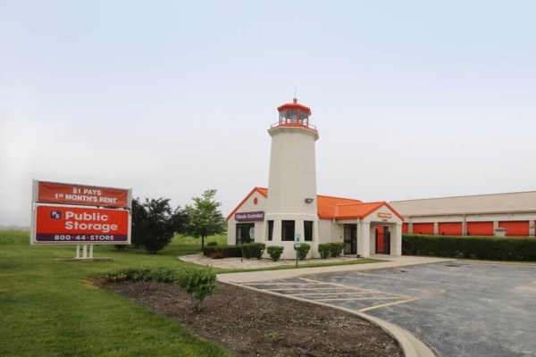 Facility photo: //images.sparefoot.com/medium/214355688e0f7e32d5e.jpg