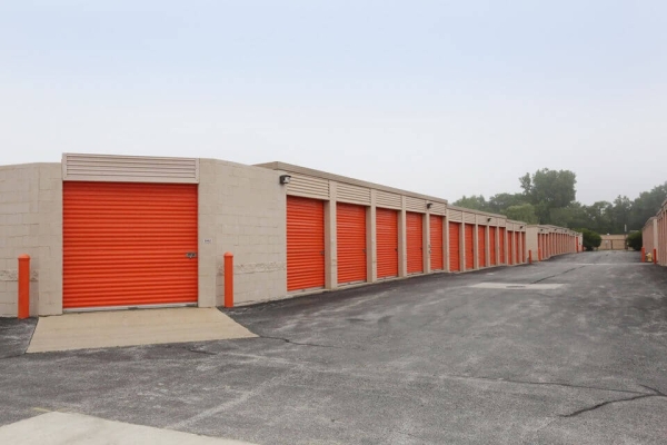 Facility photo: //images.sparefoot.com/medium/214355688e0f7f743e9.jpg