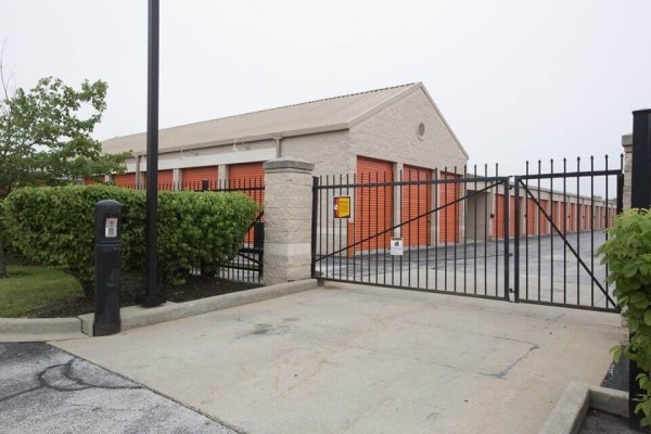 Facility photo: //images.sparefoot.com/medium/214355688e0f81c851e.jpg