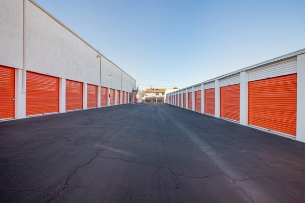 Facility photo: //images.sparefoot.com/medium/21435669f89dd42150c.jpg