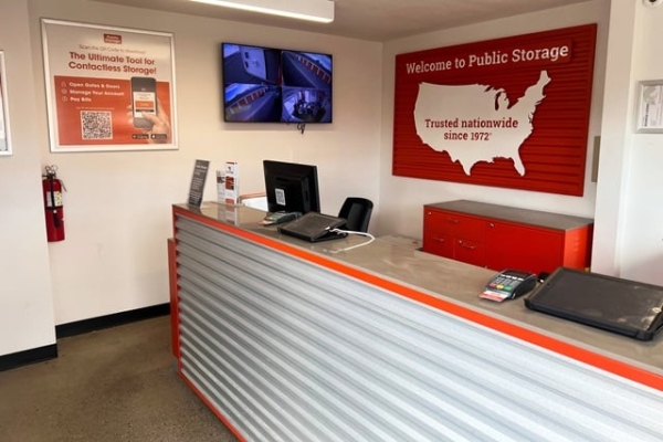 Facility photo: //images.sparefoot.com/medium/214359693980dac34c4.jpg