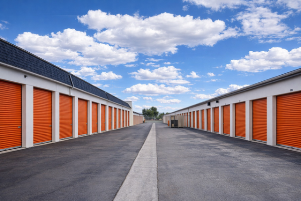 Facility photo: //images.sparefoot.com/medium/21435969f5fc67e1d4d.jpg