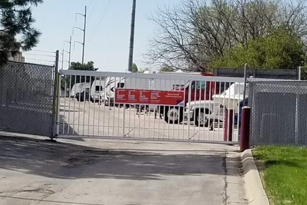 Facility photo: //images.sparefoot.com/medium/2143646977766cd343e.jpg